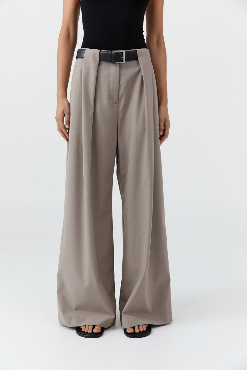 St Agni | Pleat Loop Pant - Mousse
