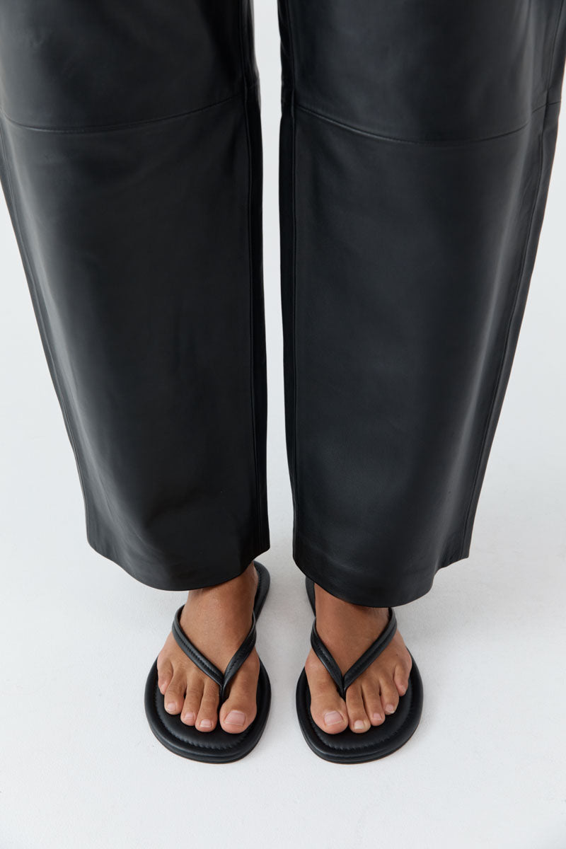 St Agni | Thong Detail Slide - Black