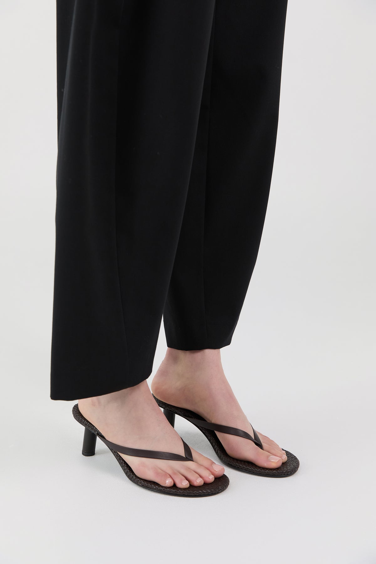 St Agni | Woven Thong Heel - Coffee