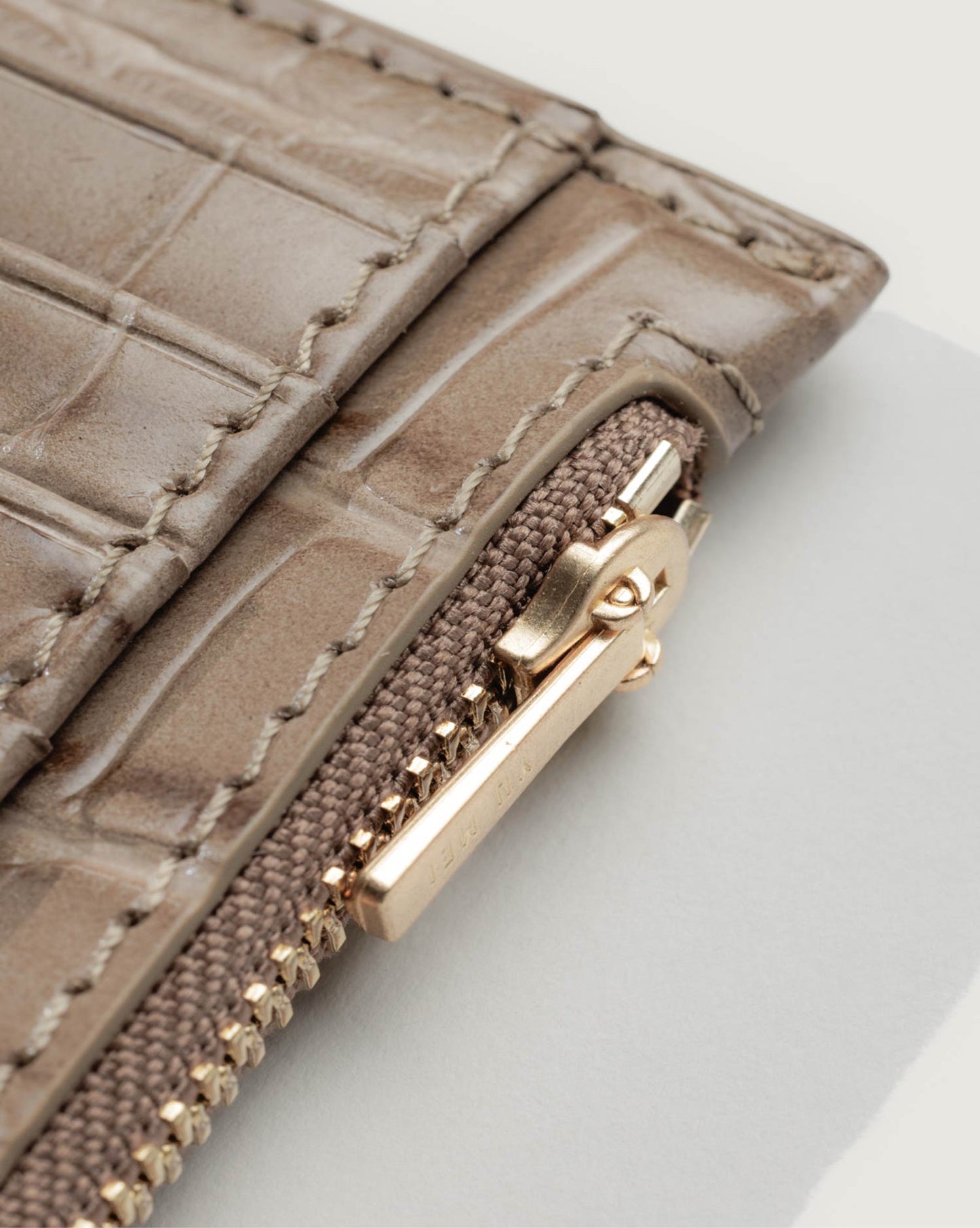Yu Mei | Frank Cardholder - Dune Croc