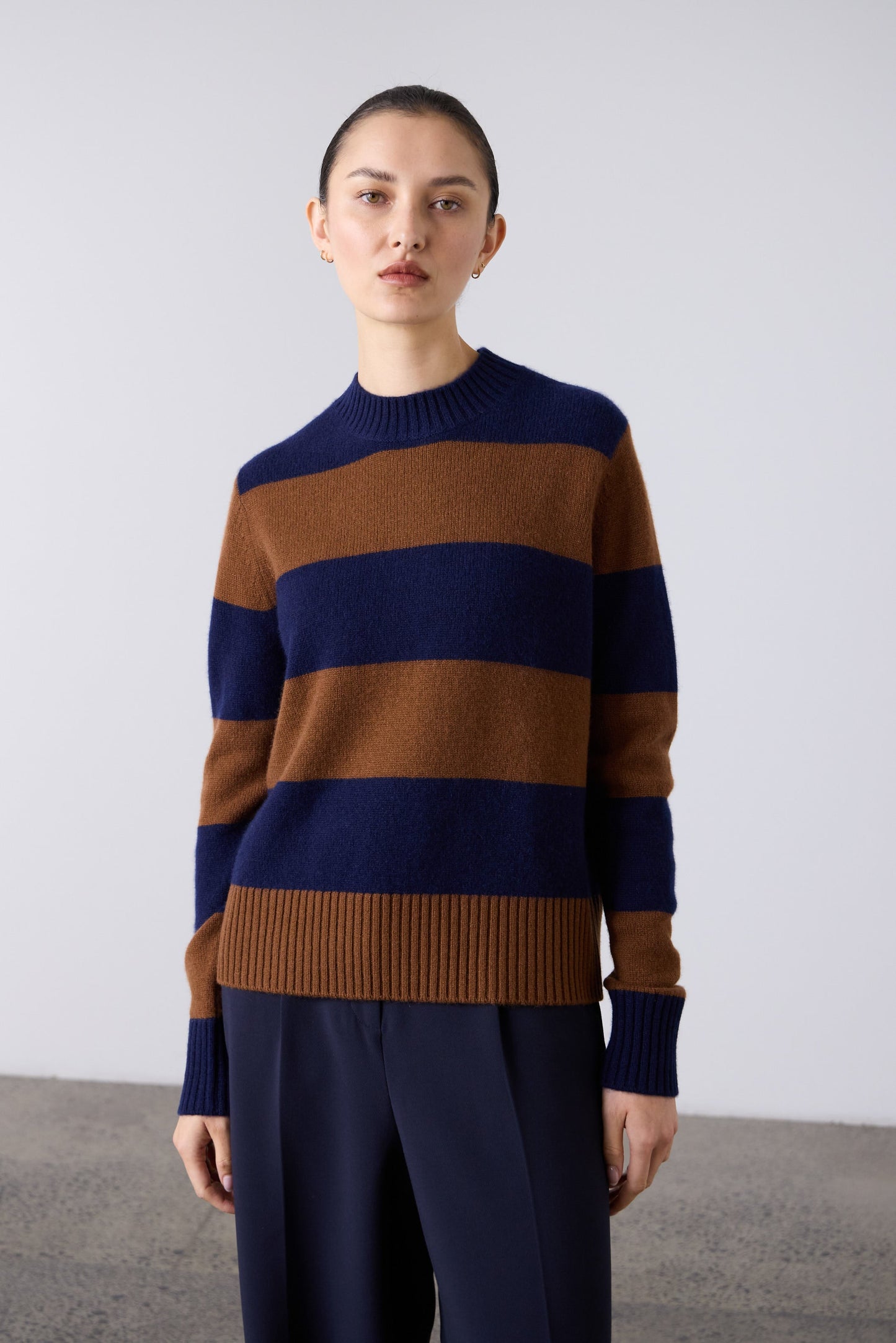 Laing | Boxy Cashmere Crew - Navy/Russet