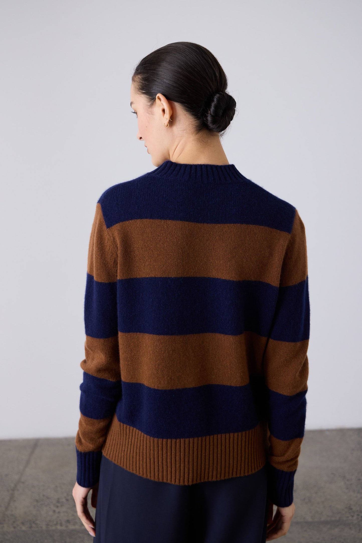 Laing | Boxy Cashmere Crew - Navy/Russet