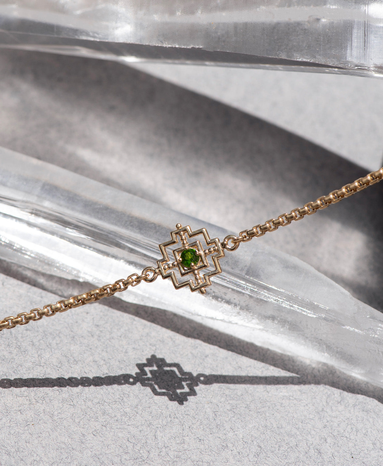 Zoe & Morgan | Centered Bracelet - Gold/Chrome Diopside