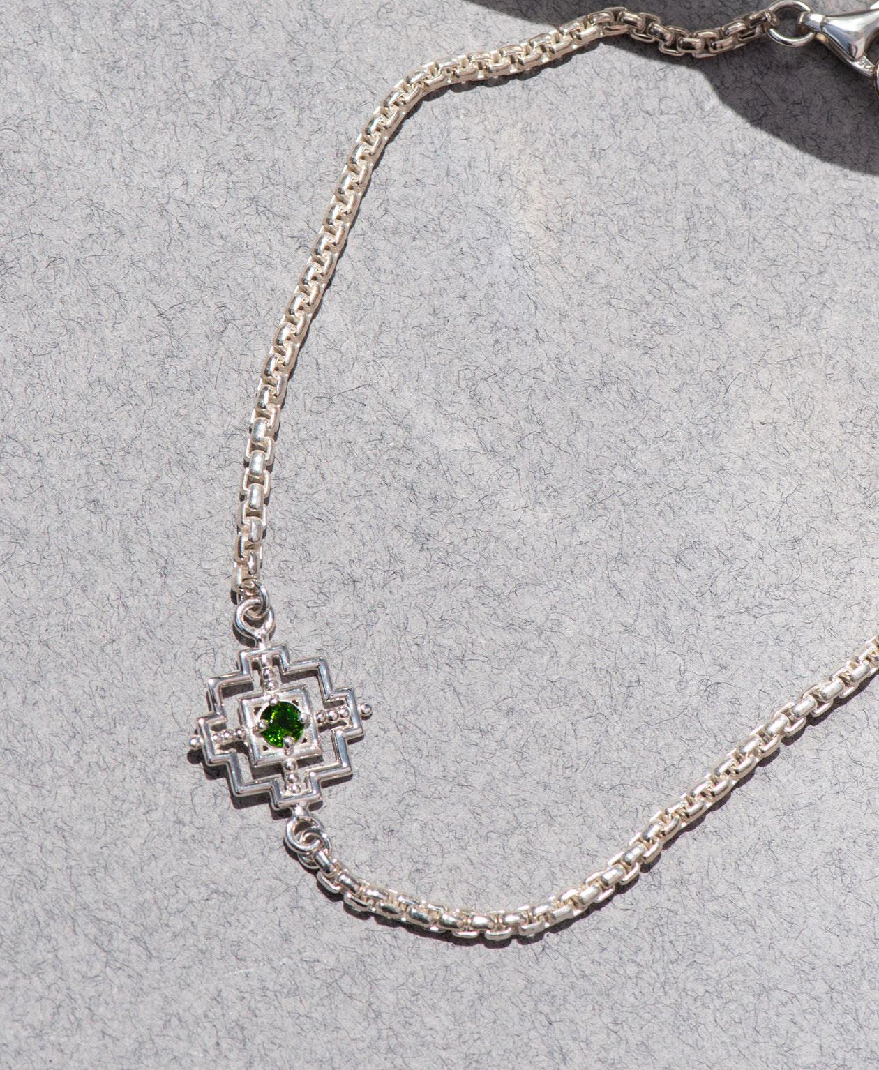Zoe & Morgan | Centered Bracelet - Silver/Chrome Diopside