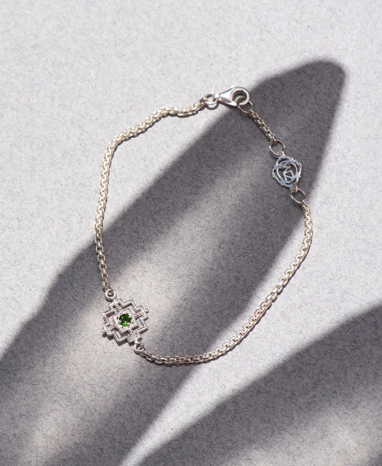 Zoe & Morgan | Centered Bracelet - Silver/Chrome Diopside