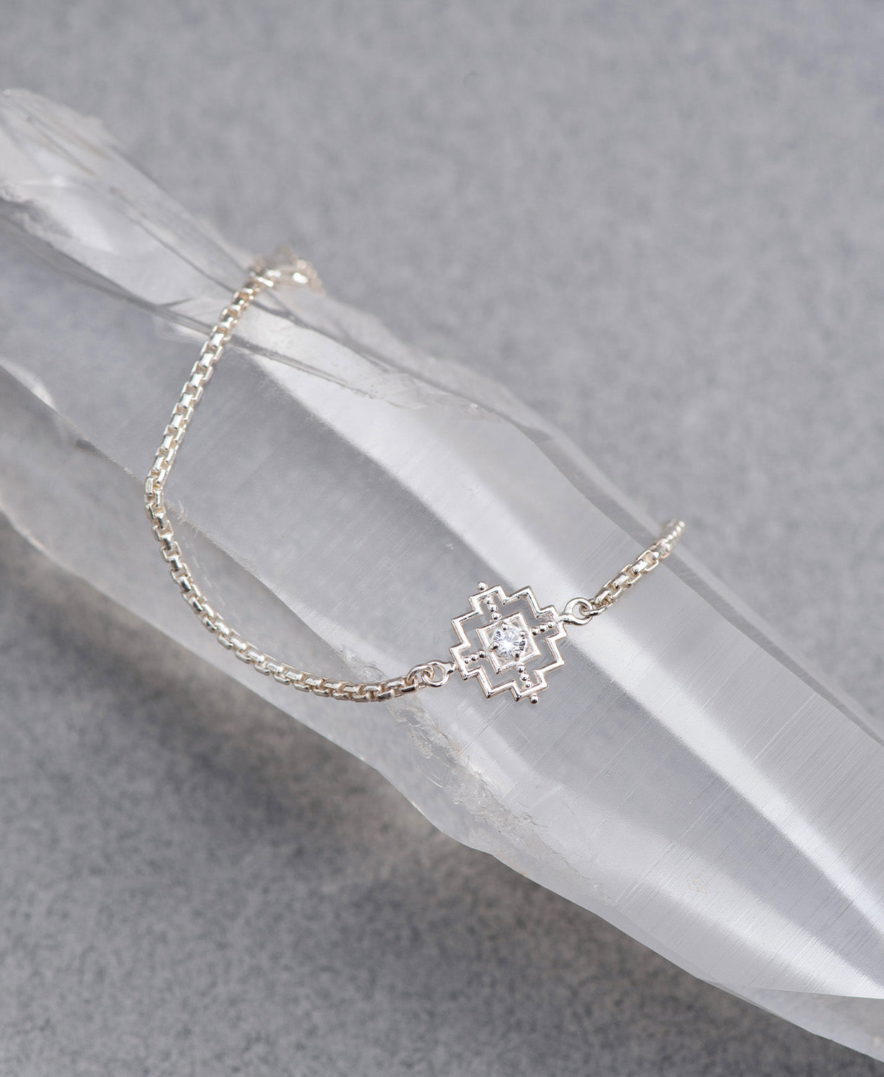 Zoe & Morgan | Centered Bracelet - Silver/White Zircon