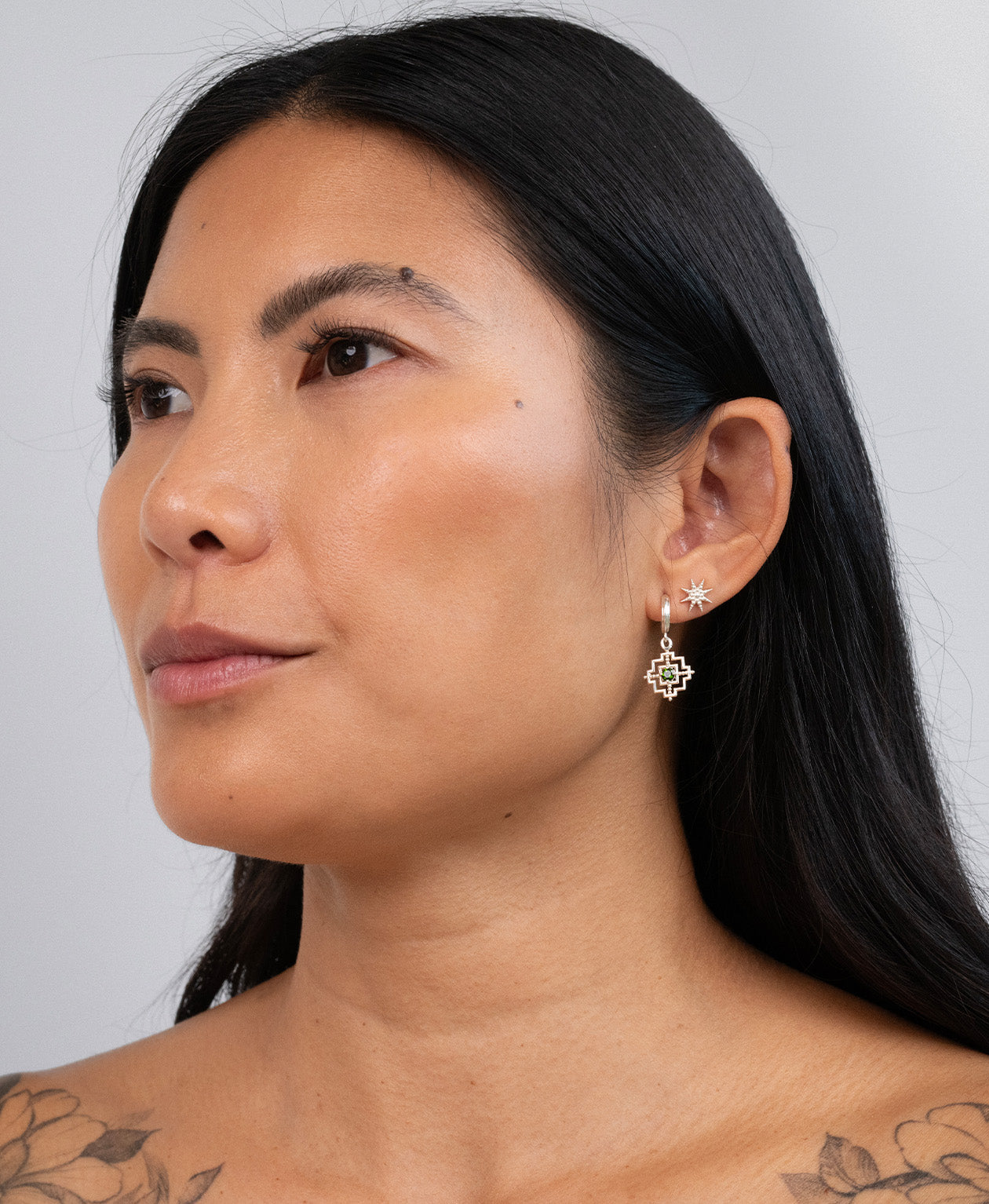 Zoe & Morgan | Centered Earrings - Silver/Chrome Diopside