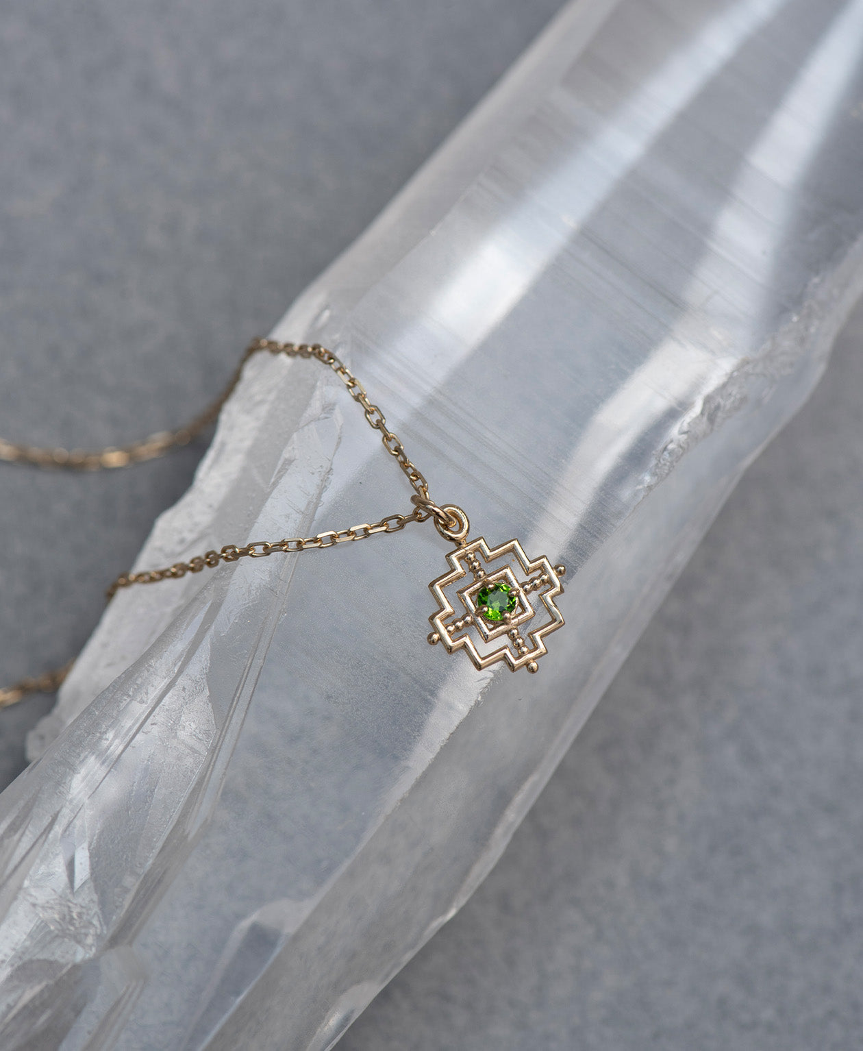 Zoe & Morgan | Centered Necklace - Gold/Chrome Diopside