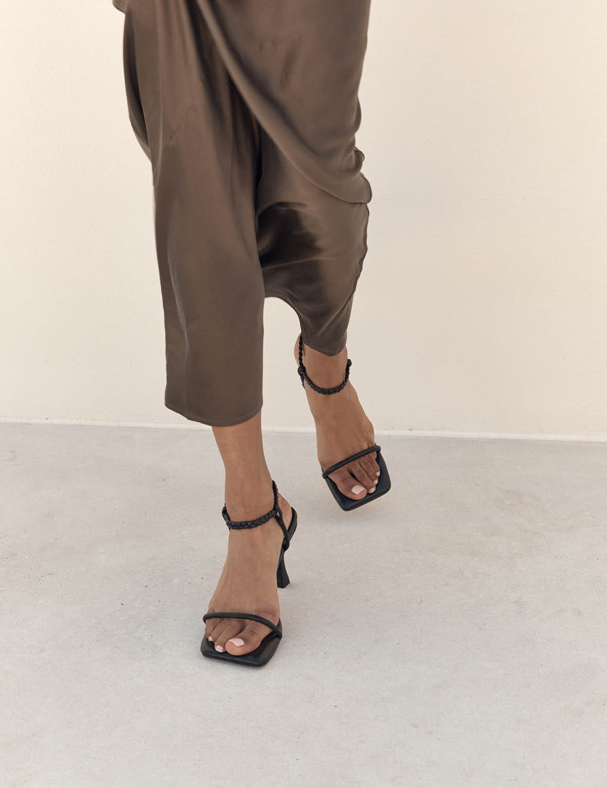 La Tribe | Padded Heel - Black