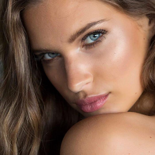 Blać Cosmetics: What is Strobing?