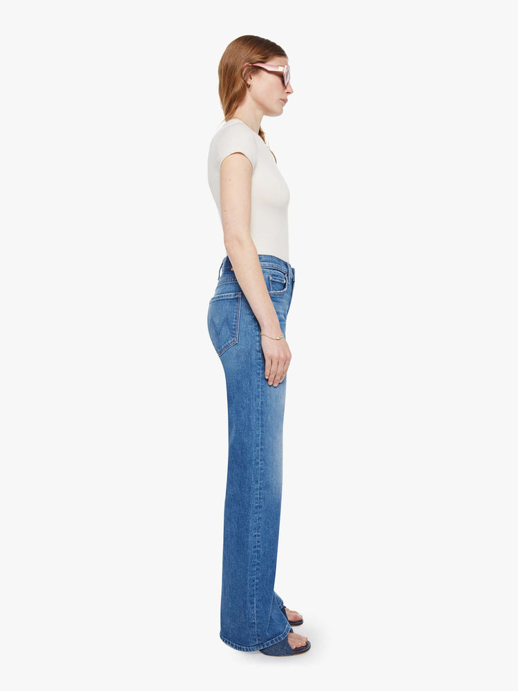 Mother Denim | The Mid Rise Lasso Sneak - Get 2 Birds Stoned