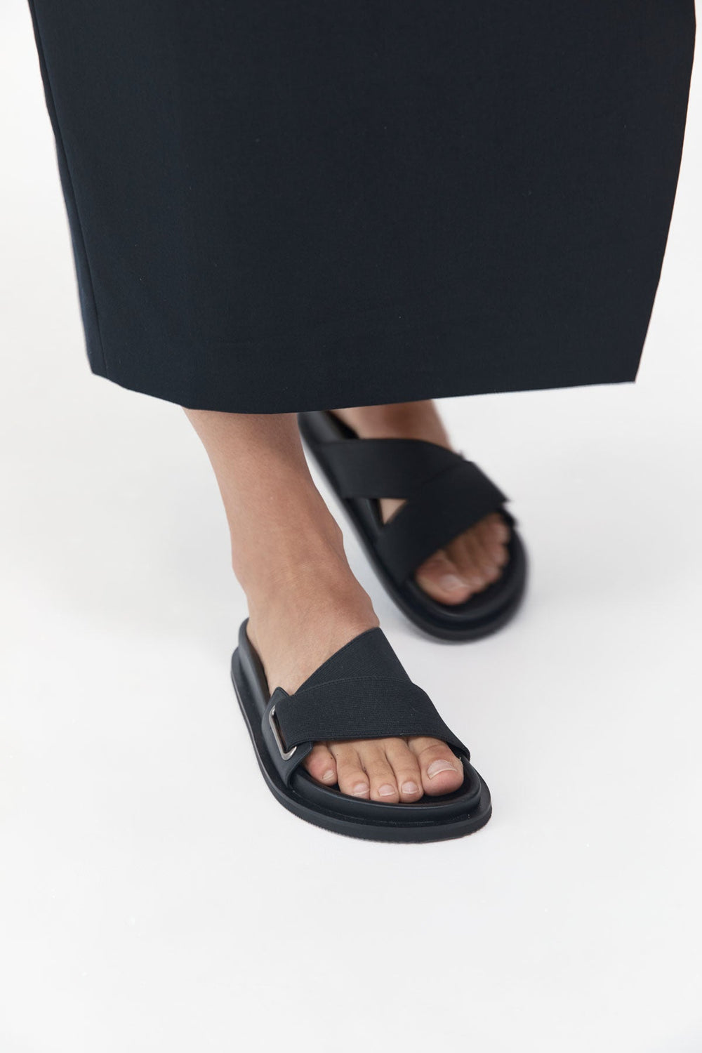 St Agni | Everyday Stretch Slide - Black