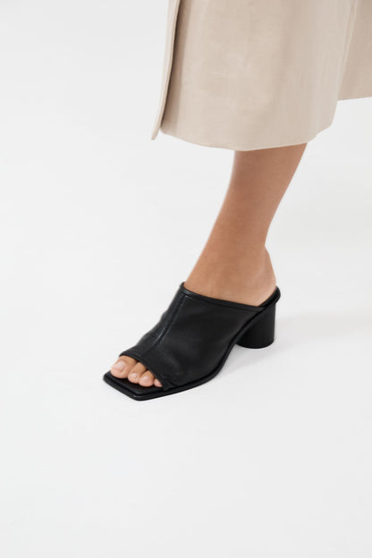 St Agni | Cylinder Heel - Black