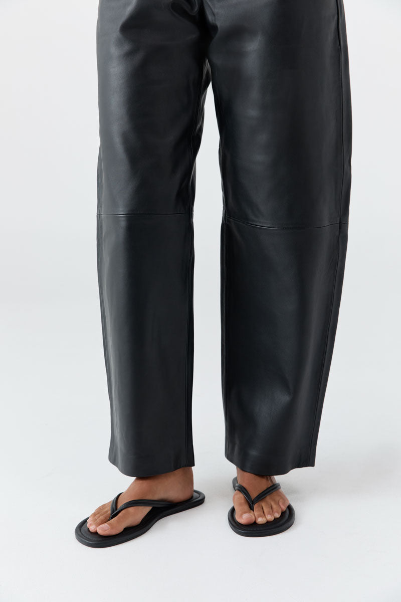 St Agni | Thong Detail Slide - Black