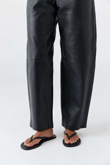 St Agni | Thong Detail Slide - Black