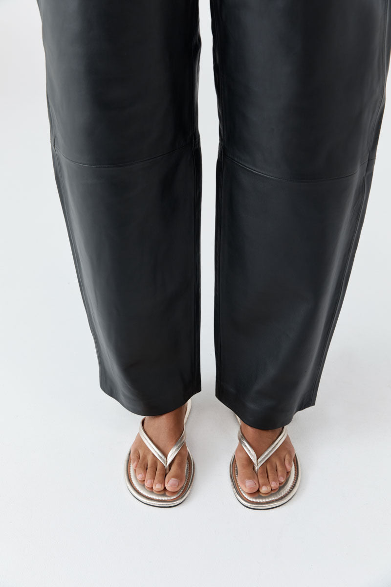 St Agni | Thong Detail Slide - Soft Gold