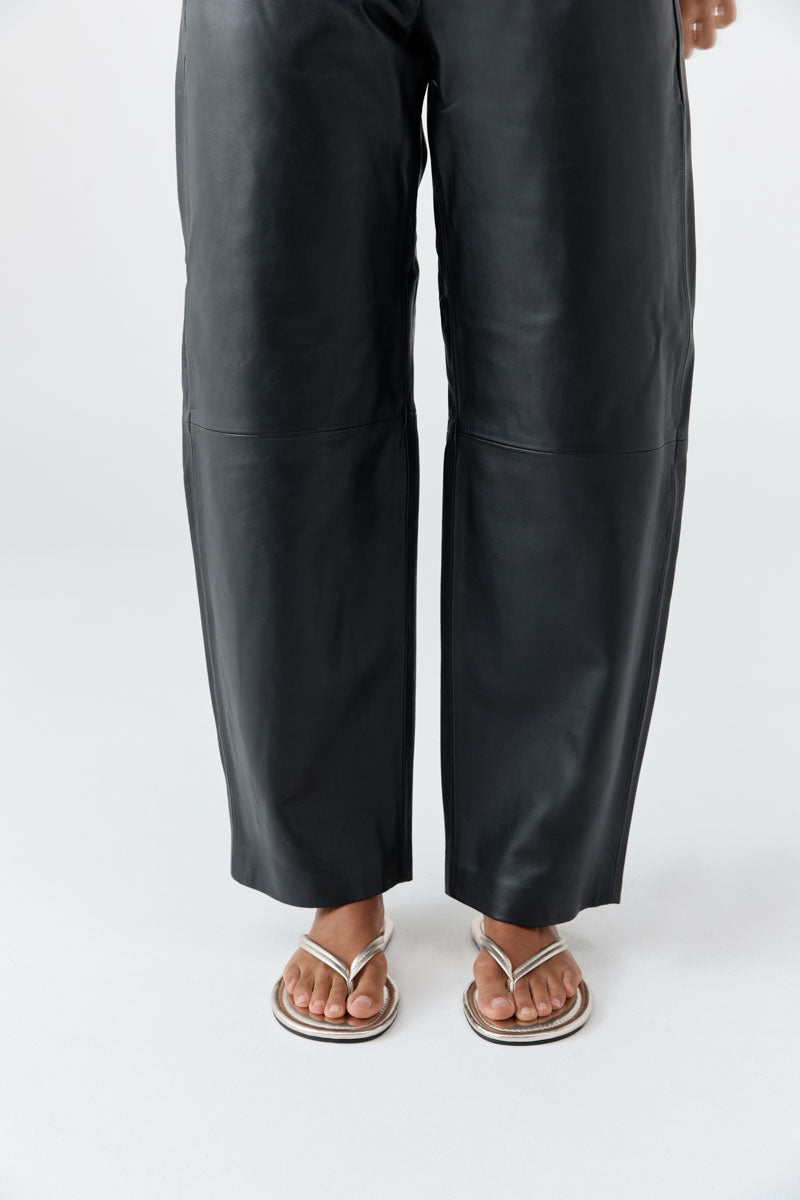 St Agni | Thong Detail Slide - Soft Gold