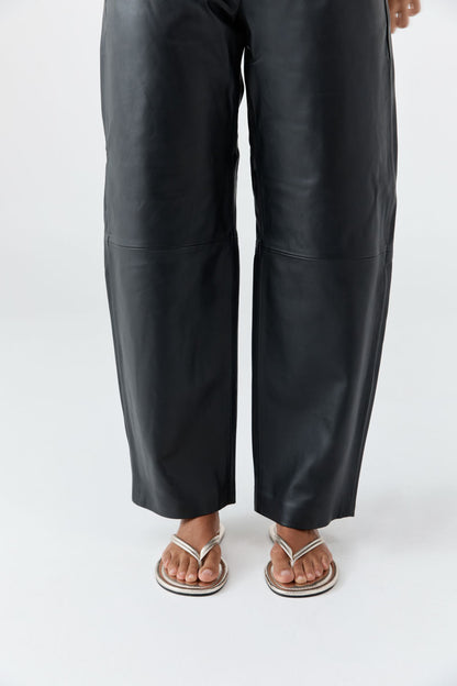 St Agni | Thong Detail Slide - Soft Gold