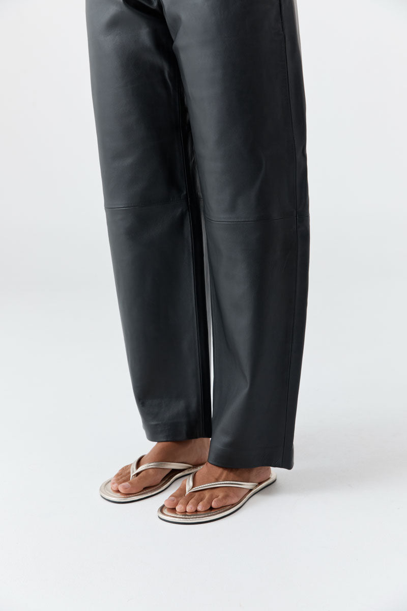St Agni | Thong Detail Slide - Soft Gold