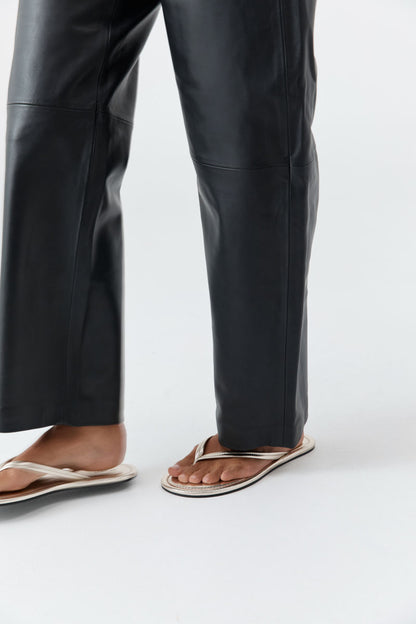 St Agni | Thong Detail Slide - Soft Gold