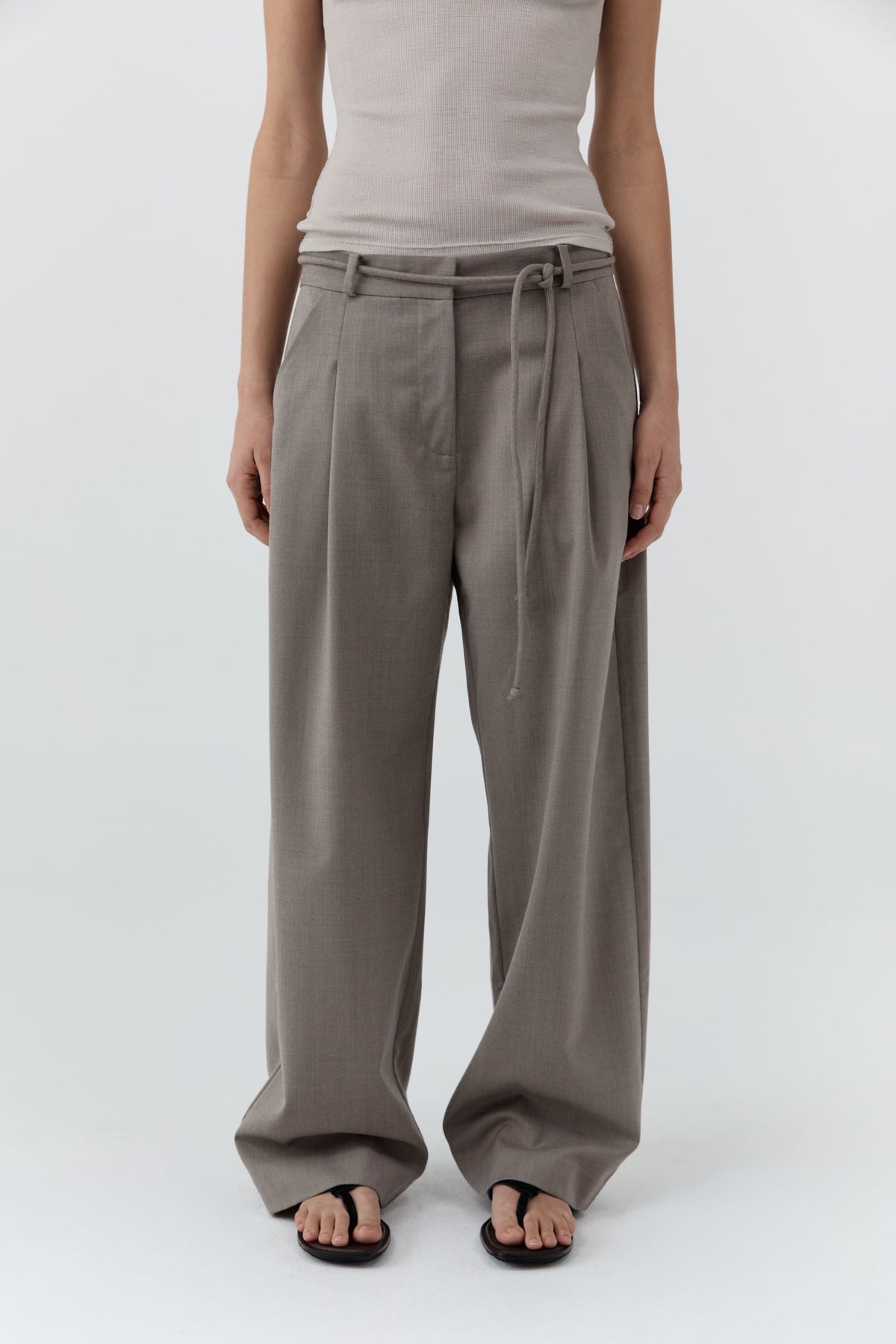 St Agni | Tailored Barrel Pants - Light Taupe