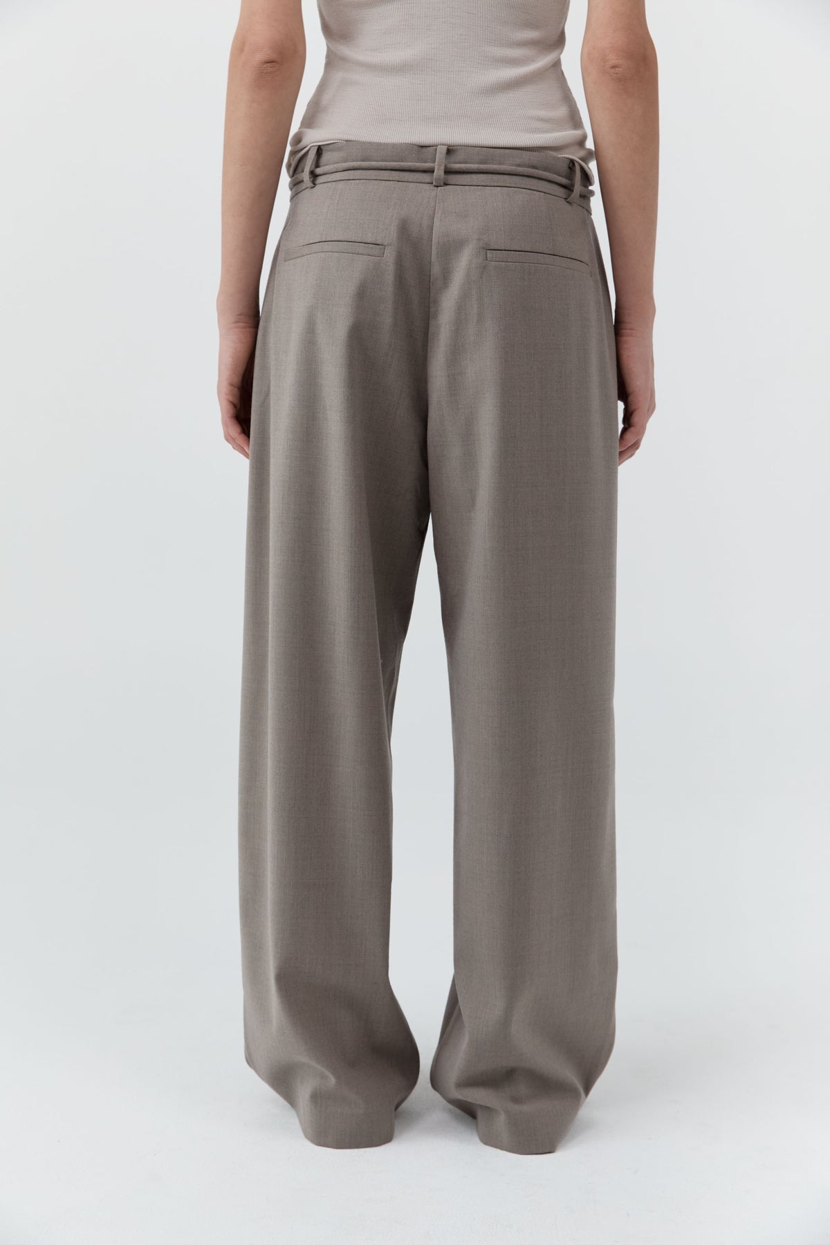 St Agni | Tailored Barrel Pants - Light Taupe
