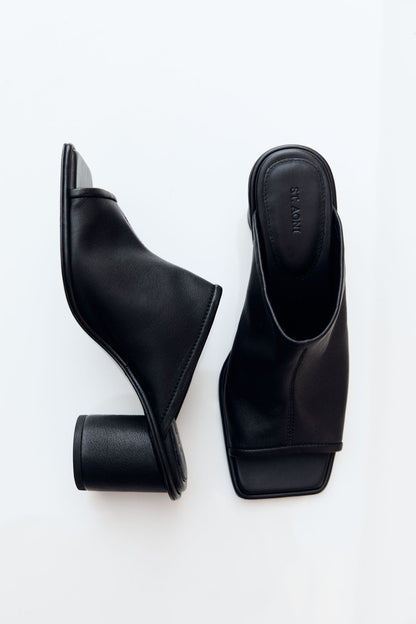 St Agni | Cylinder Heel - Black
