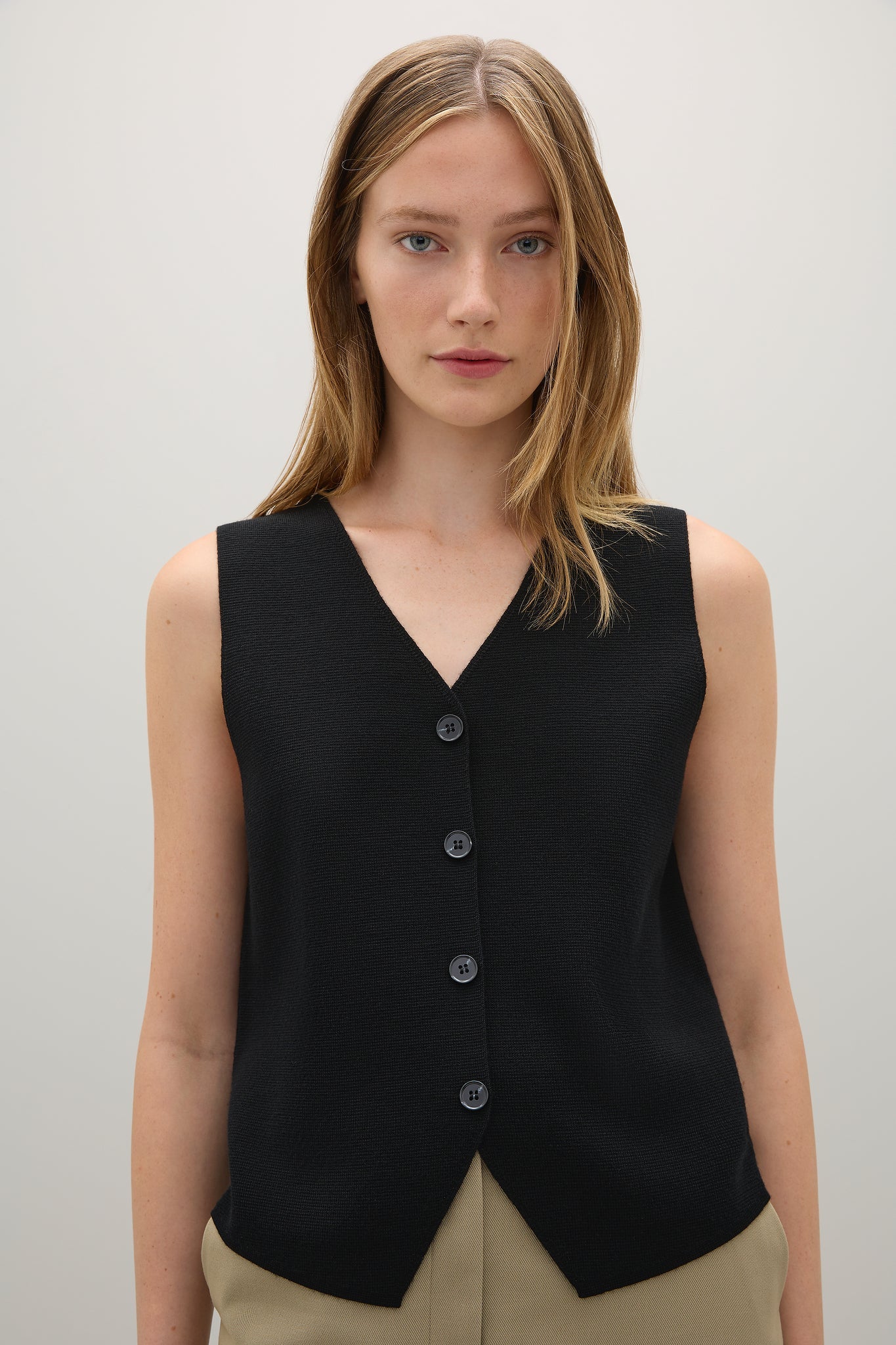 A.Emery | The Nelson Vest - Black