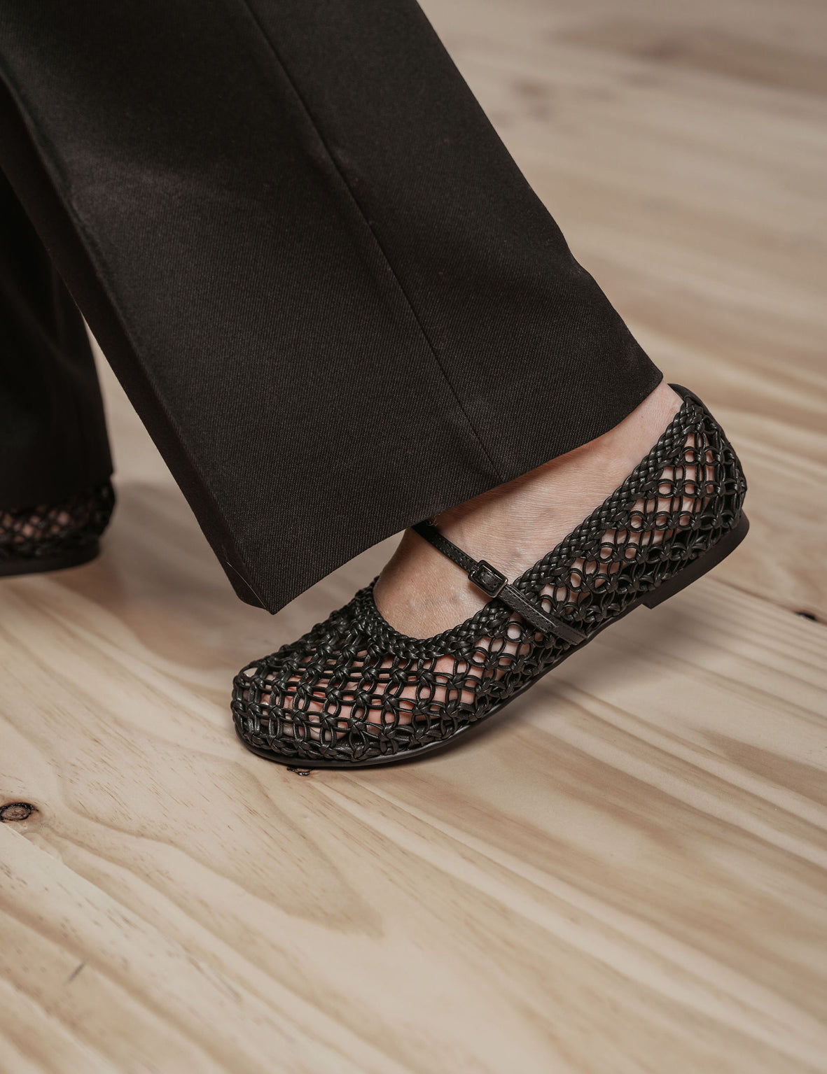 La Tribe | Amia Flat - Black