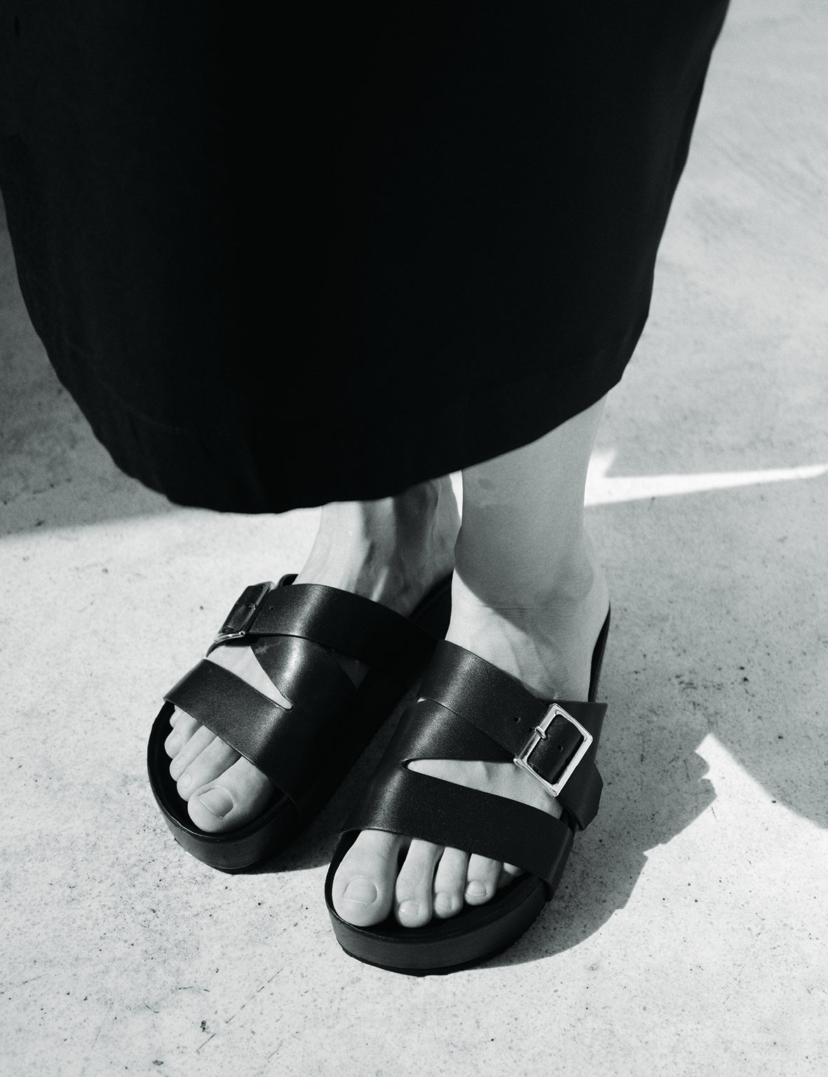 La Tribe | Buckle Strap Platform - Black