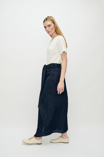 Silk Laundry | Crinkle Twisted Wrap Skirt - Black
