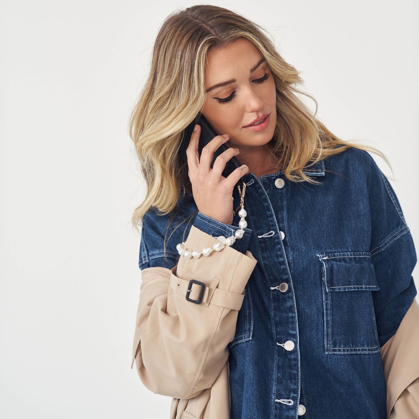 Louve | Daisy Pearl & Gold Phone Wristlet