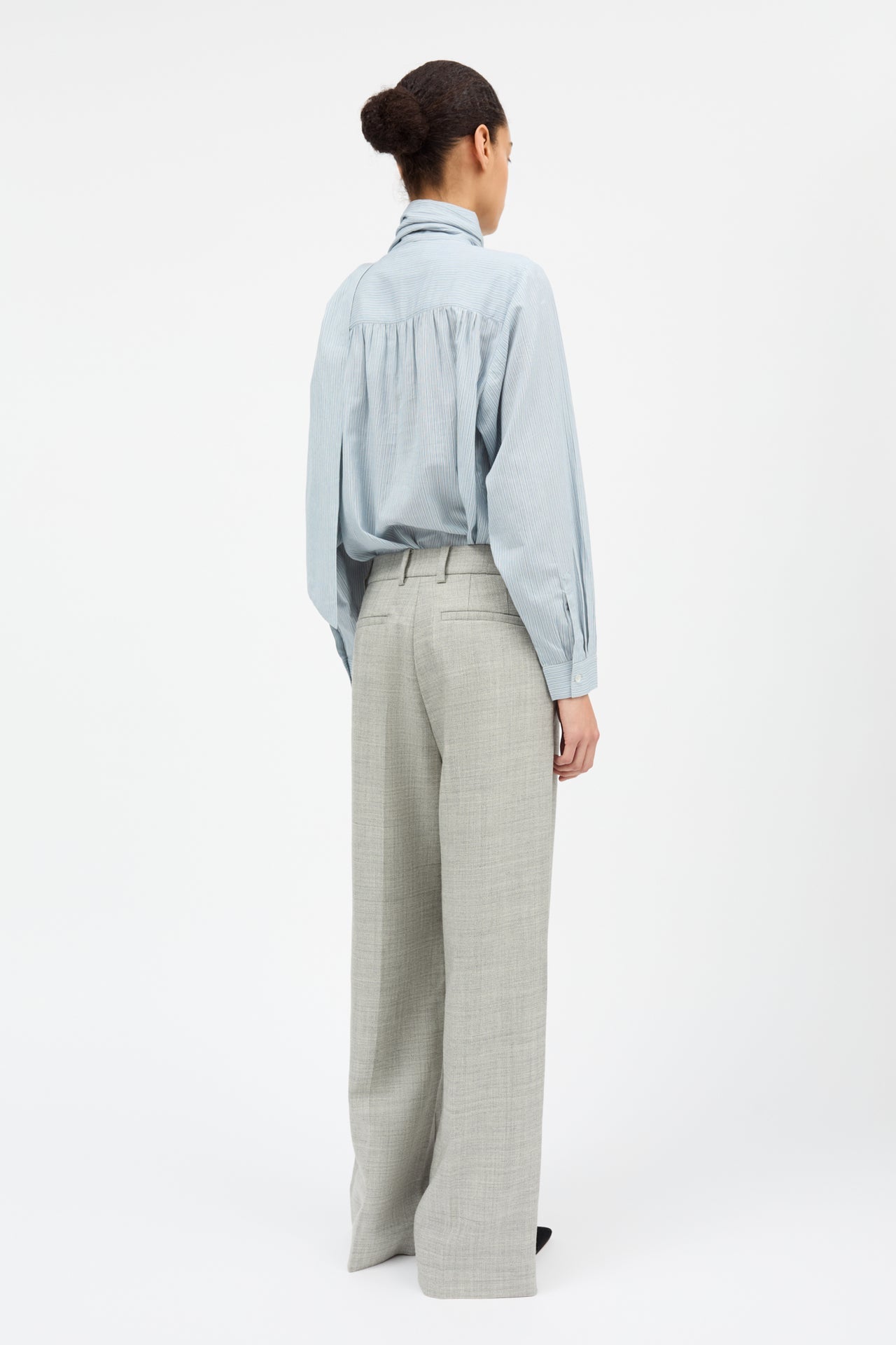 Skall Studio | Dalia Bow Shirt - Tiny Blue