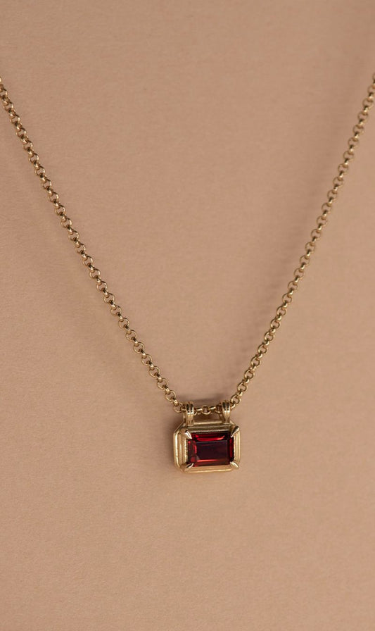 Zoe & Morgan | Naia Necklace - Gold Rhodolite Garnet