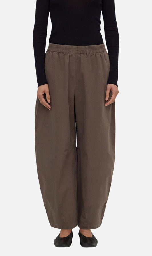 Assembly Label | Lola Barrel Pant - Bark