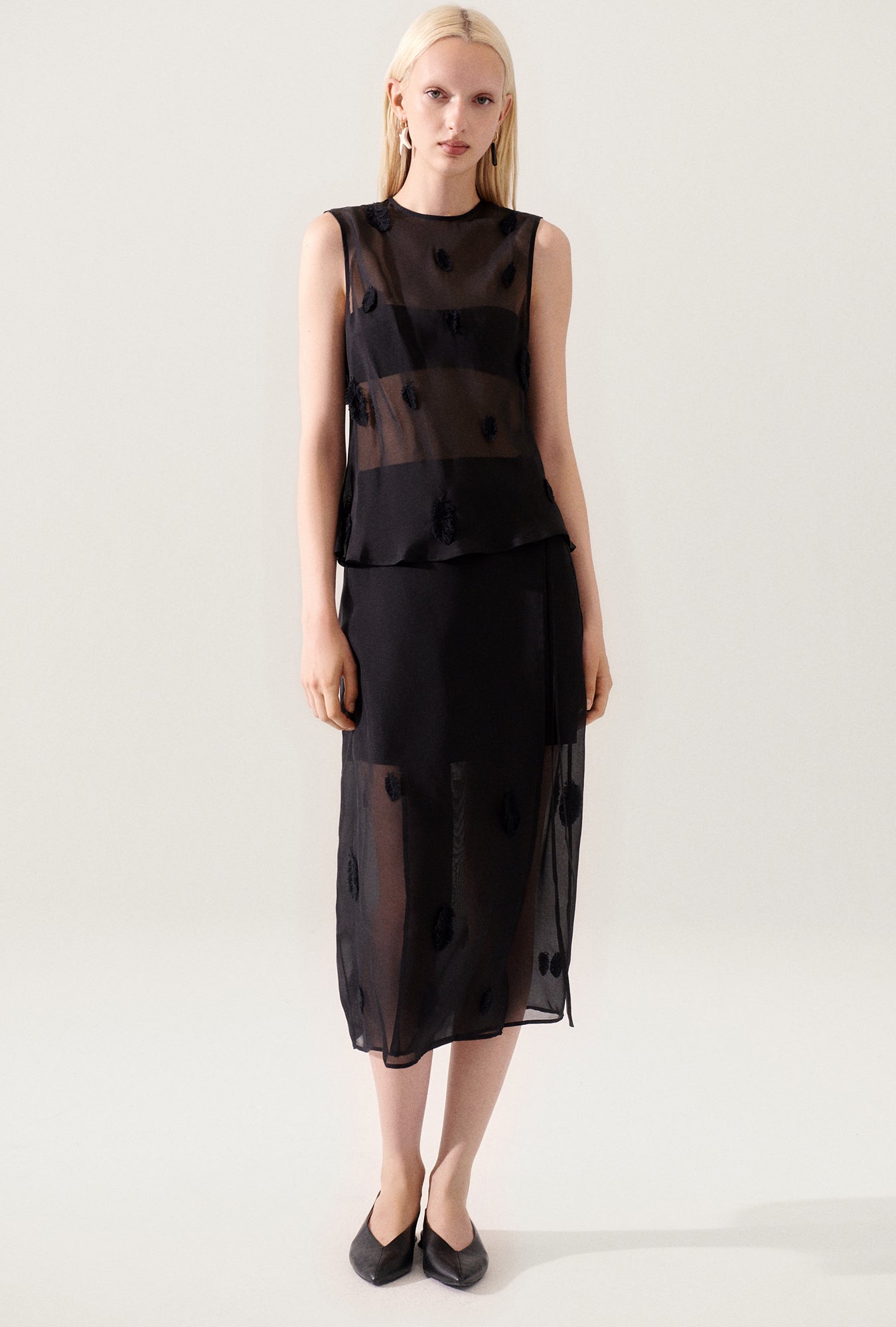 Silk Laundry | Feather Top - Black