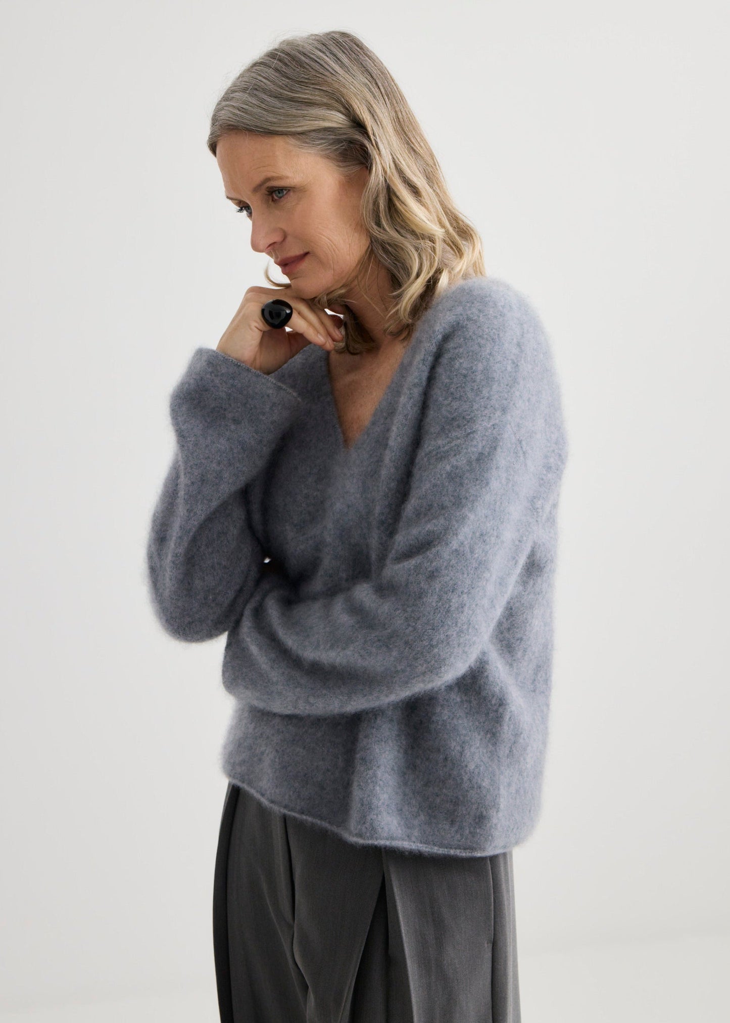 Laing | Brushed Cashmere V Neck - Flannel