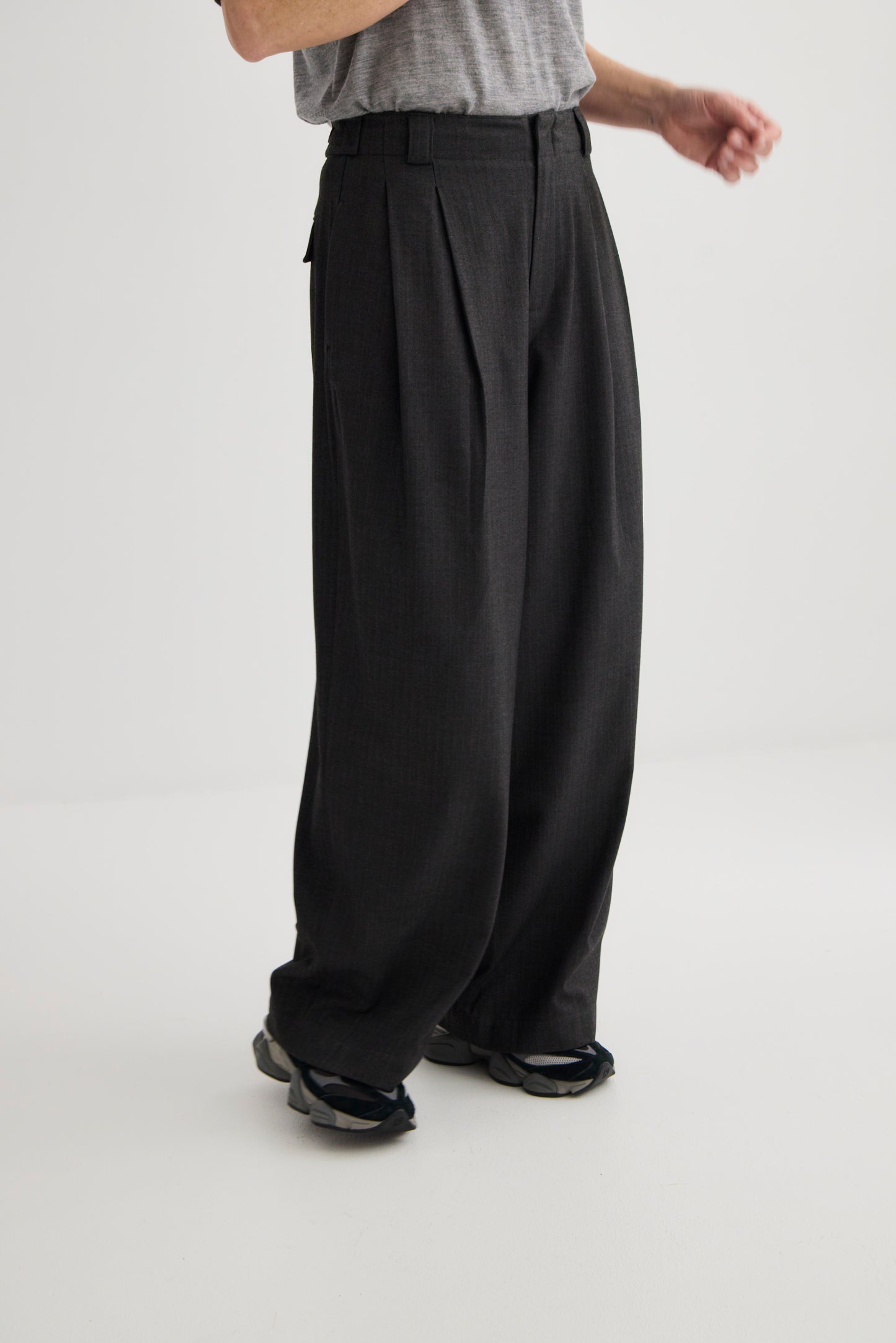 Laing | Wide Leg Pleat Front Trouser - Graphite