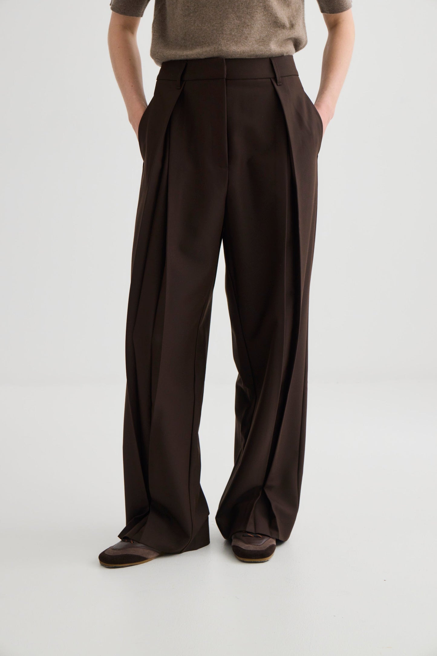 Laing | Invert Pleat Trouser - Truffle