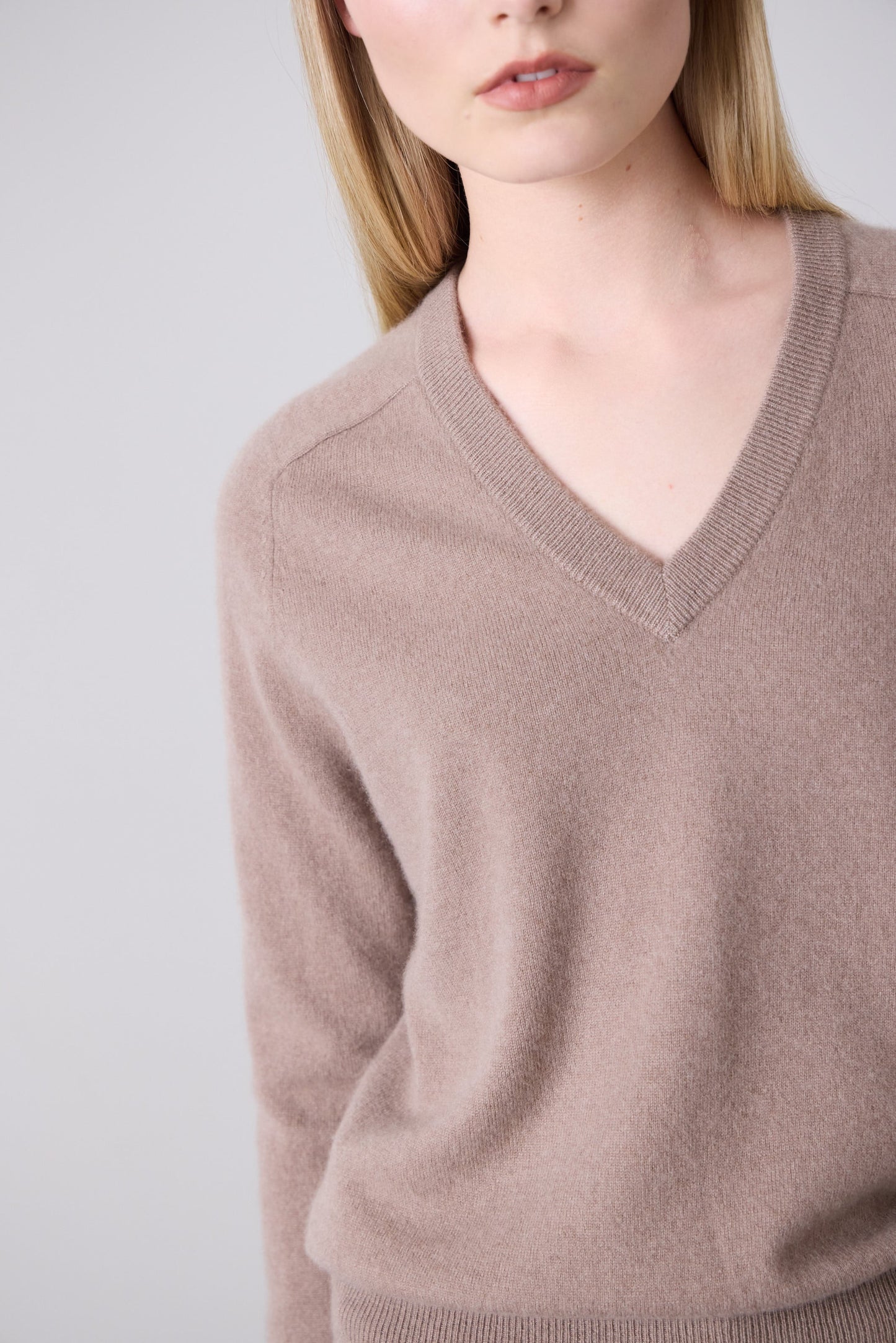 Laing | Amy Cashmere V Neck - Mink