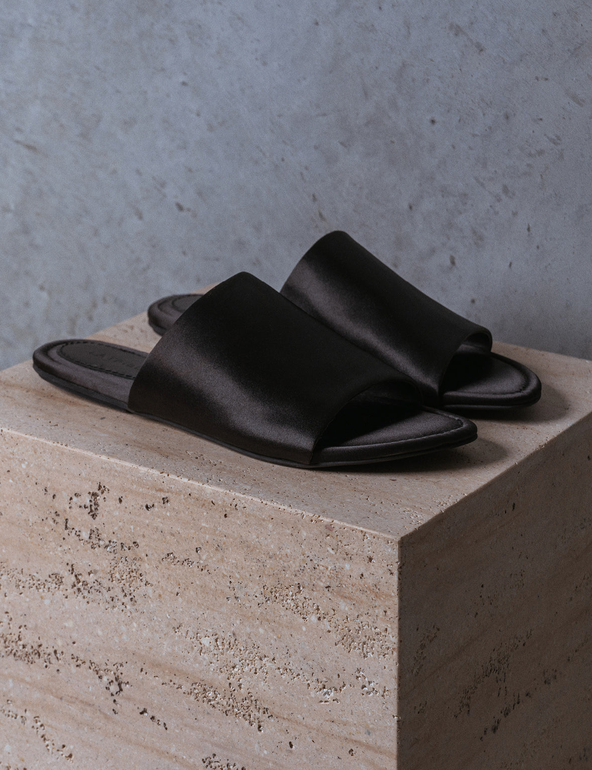 La Tribe | Simple Slide - Black Satin