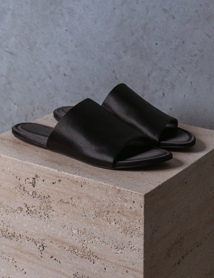 La Tribe | Simple Slide - Black Satin