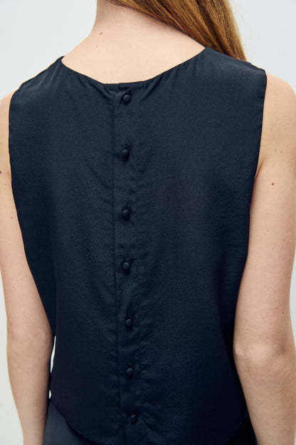 Silk Laundry | Scallop Elena Sleeveless Top - Black