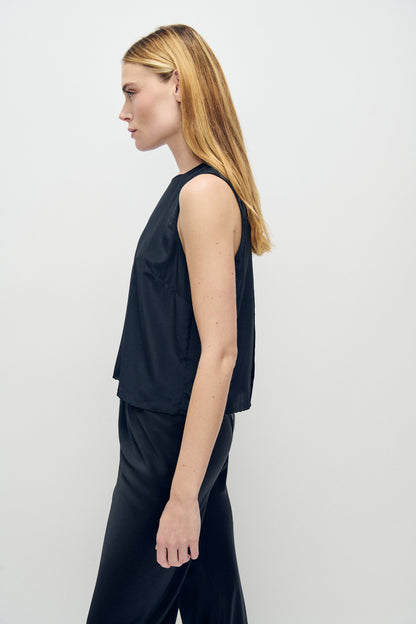 Silk Laundry | Scallop Elena Sleeveless Top - Black