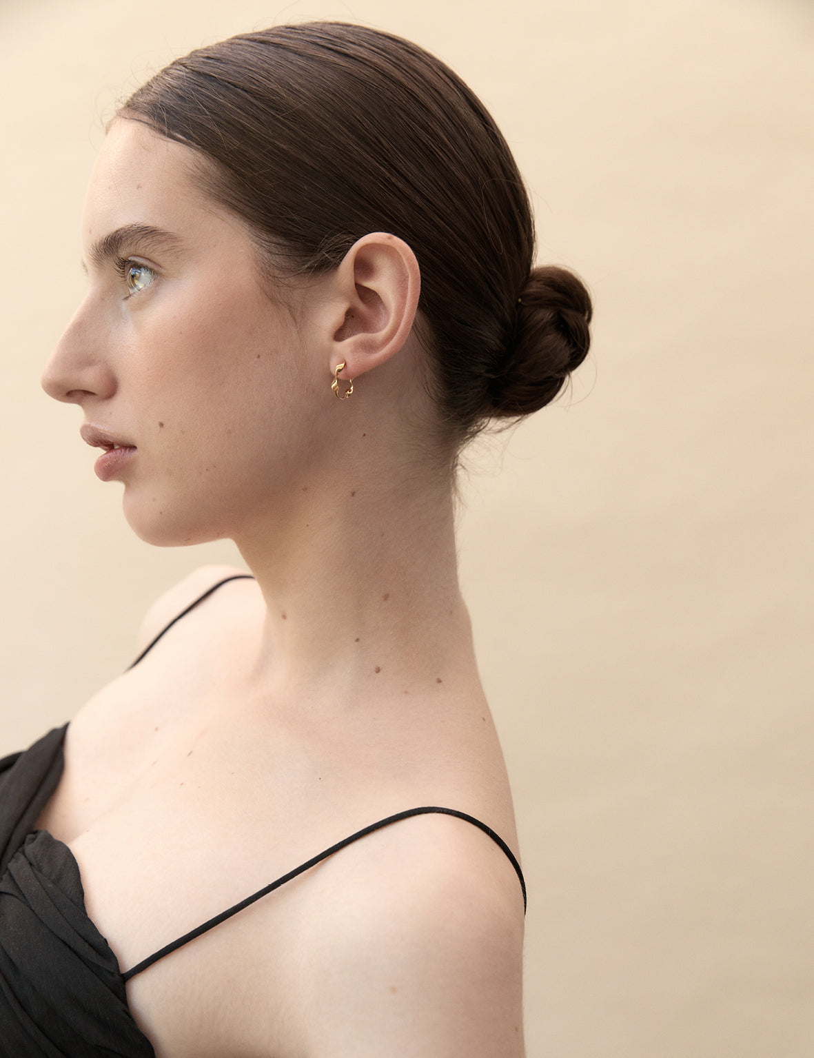 La Tribe | Twisted Hoop Small - Gold