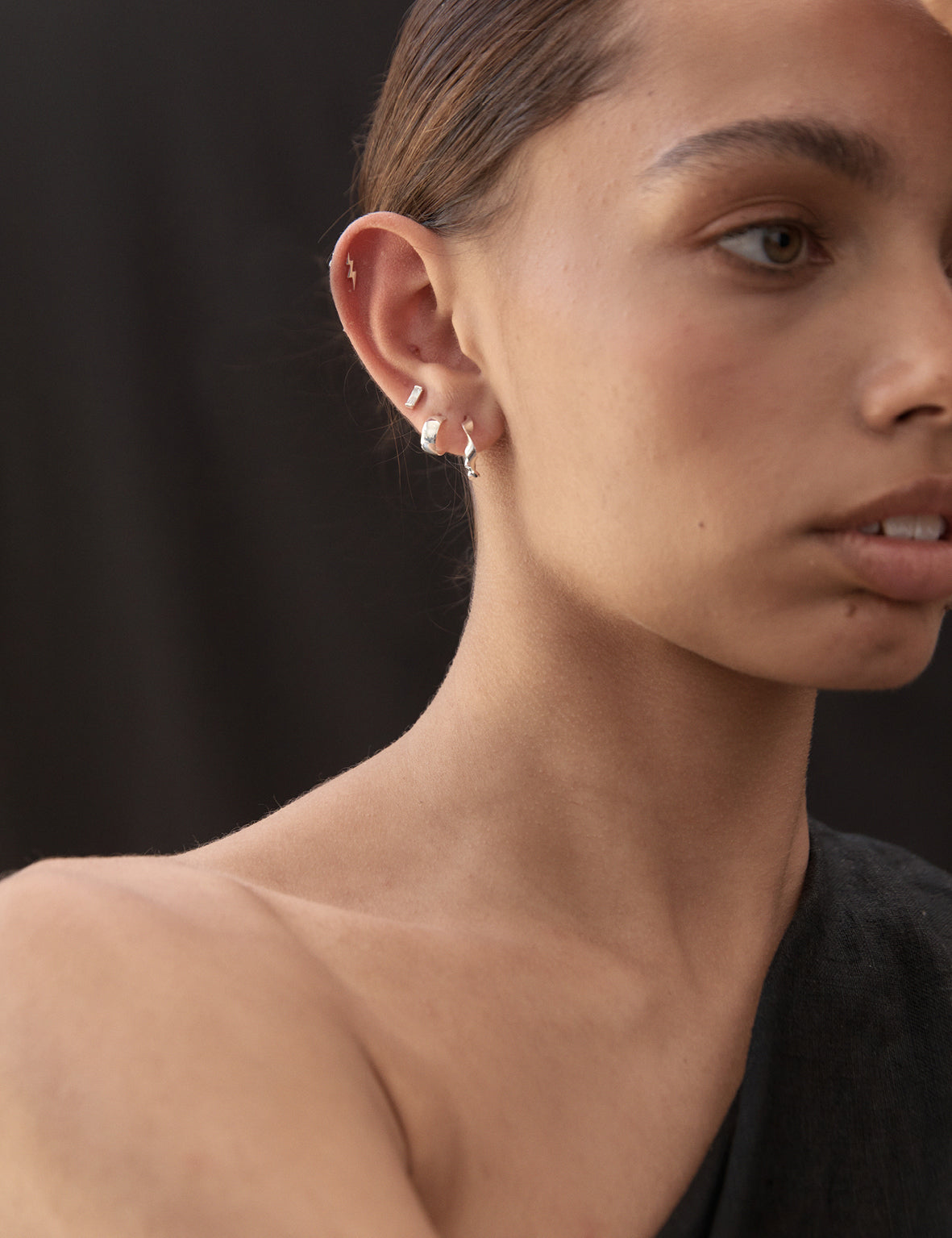 La Tribe | Twisted Hoop Small - Silver