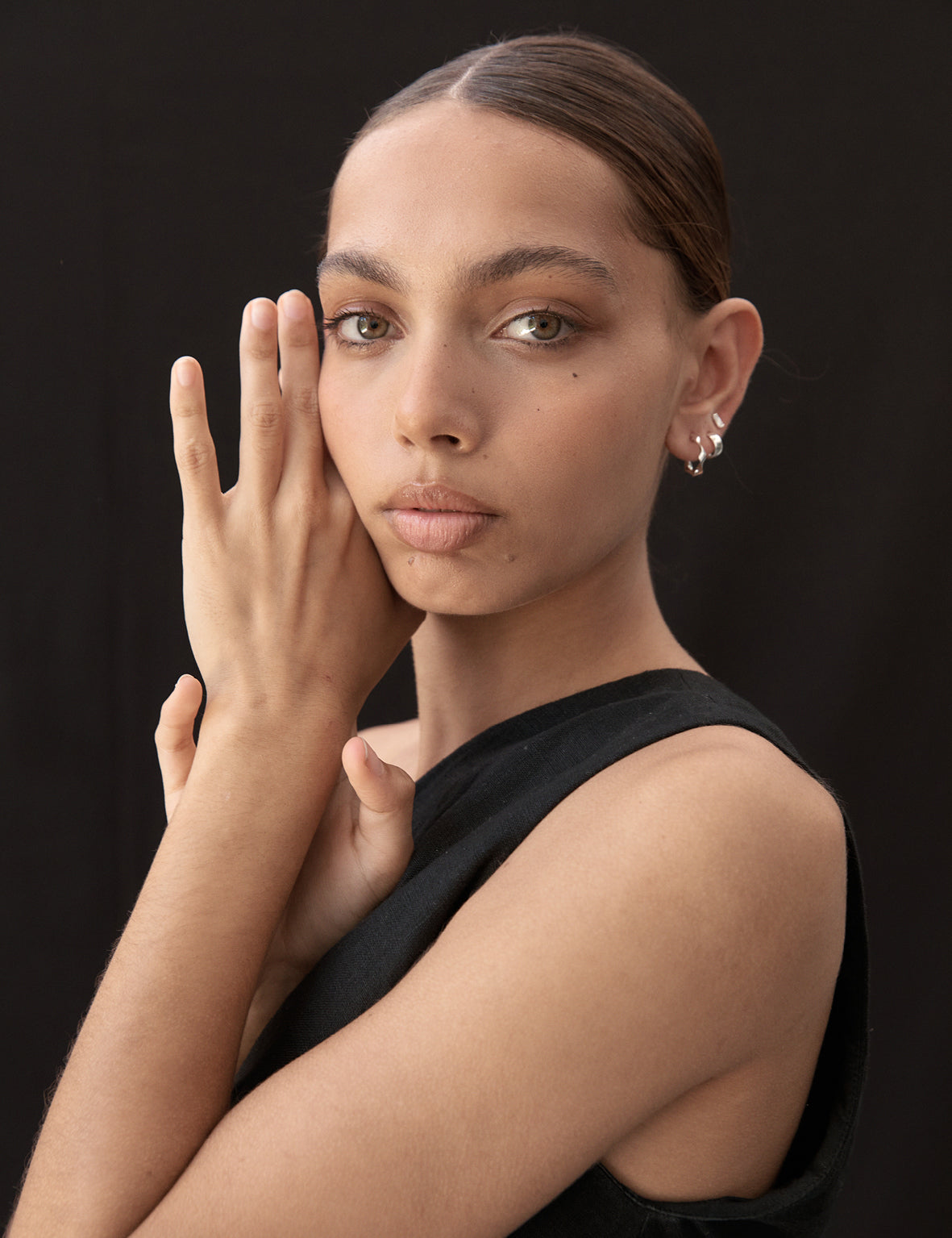 La Tribe | Twisted Hoop Small - Silver