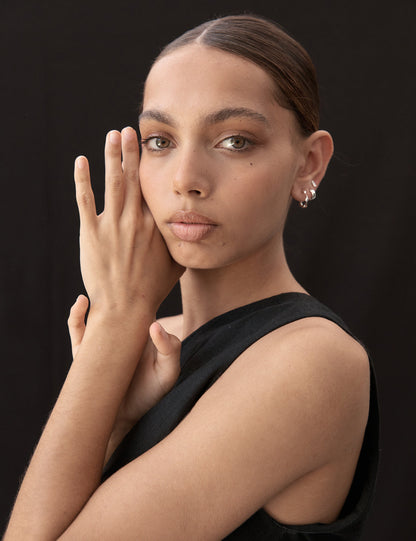 La Tribe | Twisted Hoop Small - Silver