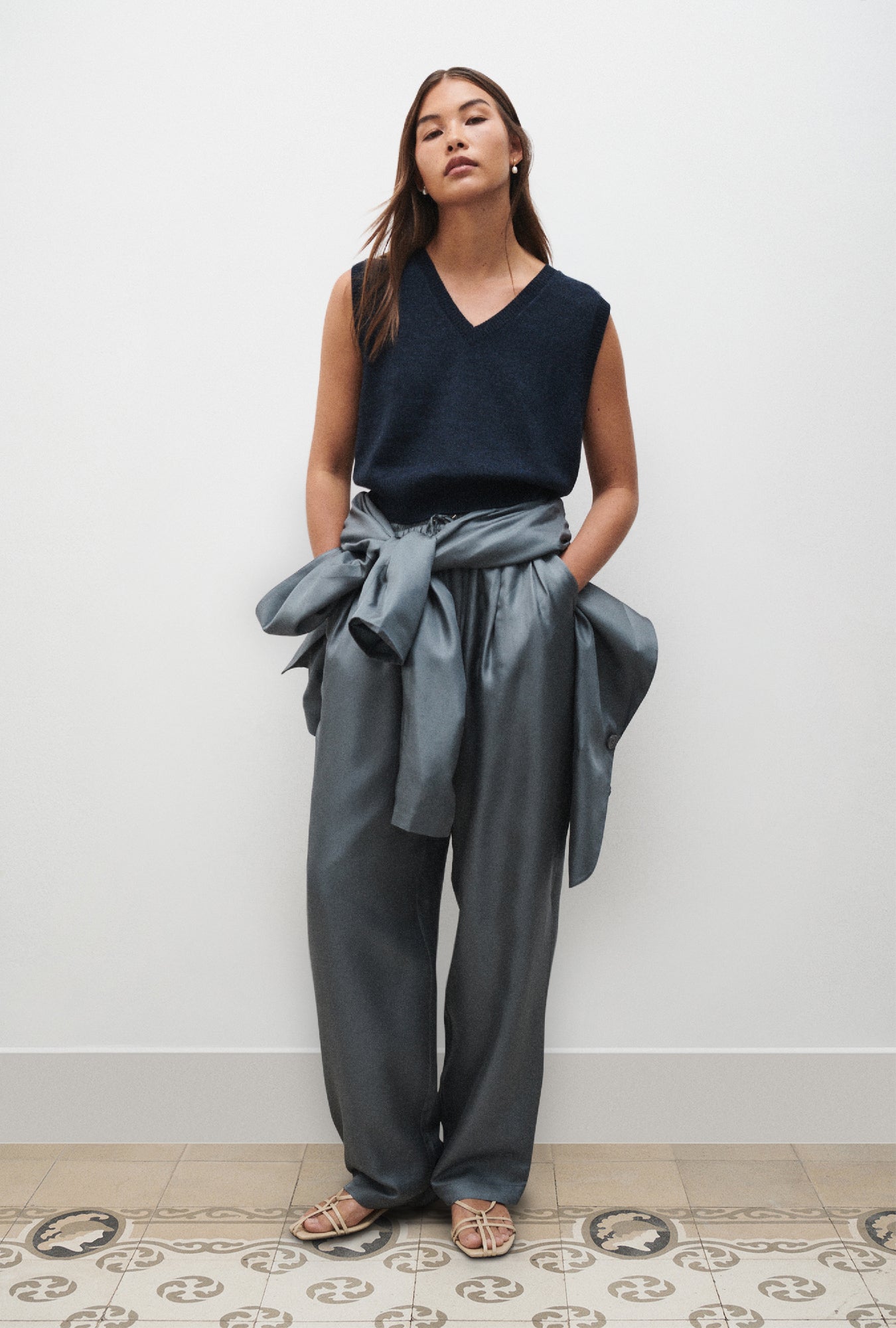 Silk Laundry | V Neck Sweater Vest - Azul Melange