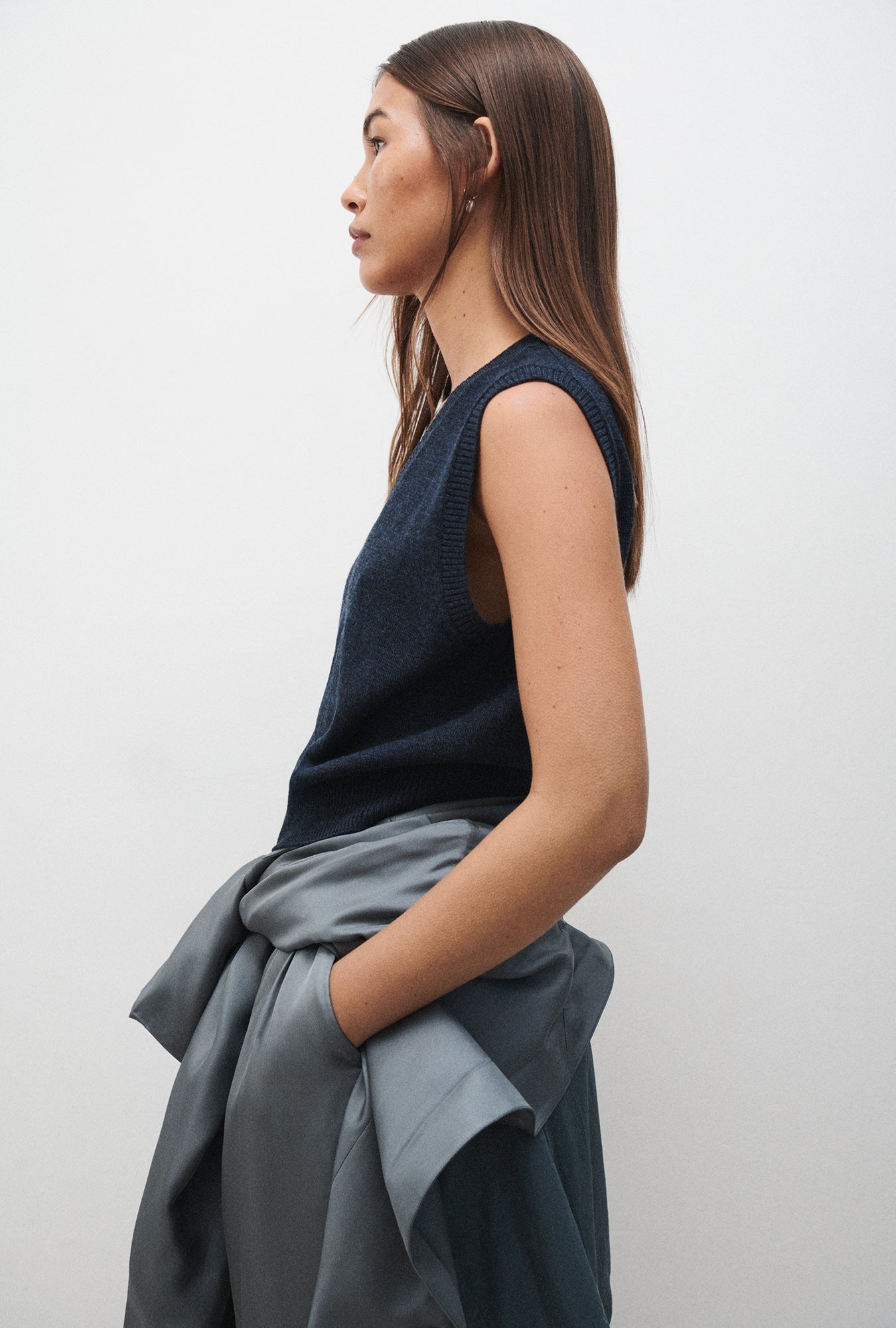 Silk Laundry | V Neck Sweater Vest - Azul Melange